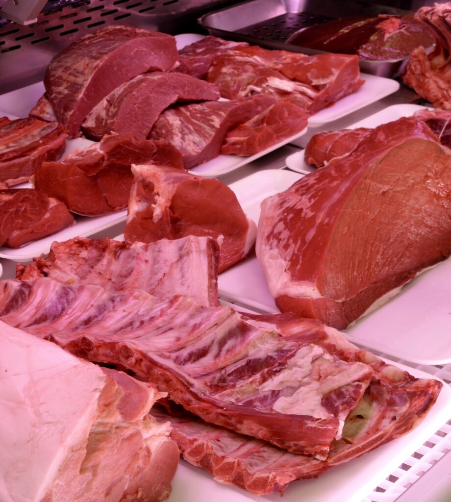 banco frigorifero con carne di vitello
